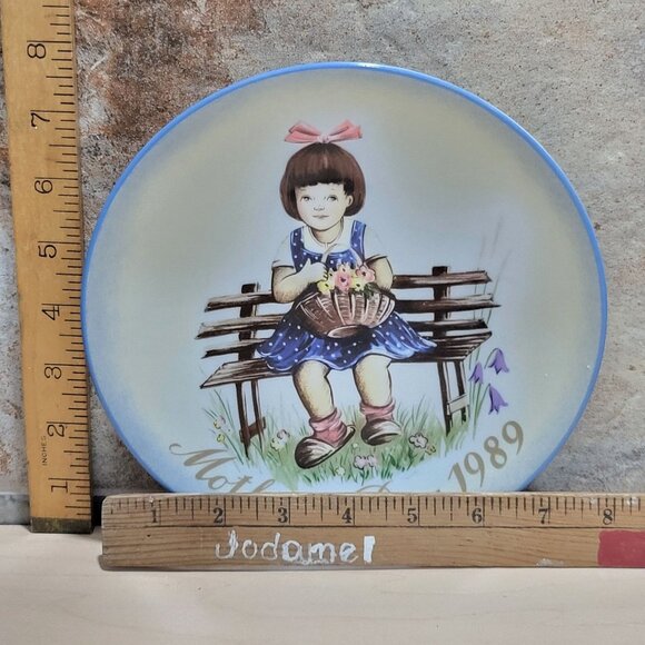 Vintage Schmid Hummel Mother's Day 1989 Pretty As A Picture Decorative Wall Hang - Picture 6 of 12